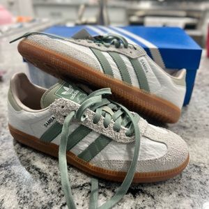 adidas Samba OG
Silver Green Putty
Mauve (Women's) women’s size 8